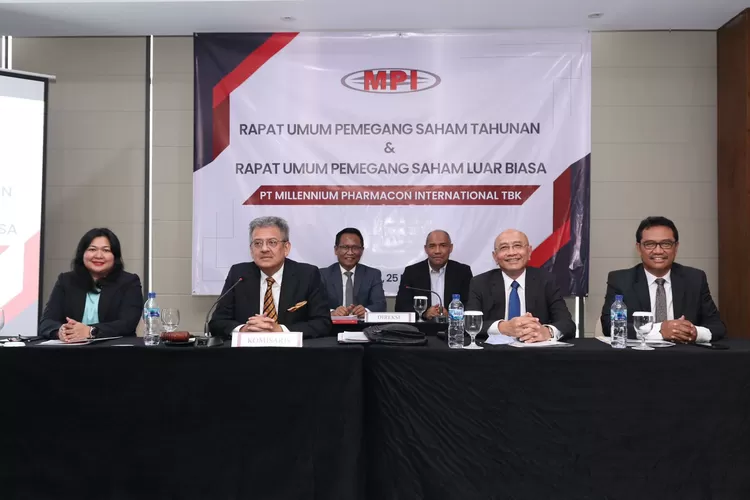 Jajaran direksi PT Millennium Pharmacon International Tbk. (Sihar Ramses Simatupang )