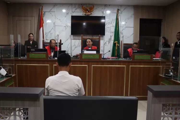 Oknum Detasemen Khusus (Densus) 88 Polri, Bripda Haris Sitanggang sedang menjalani sidang tuntutan di Ruang 2 Pengadilan Negeri (PN) Depok, Rabu (30/8/2023) (SUGAWA/Janter)